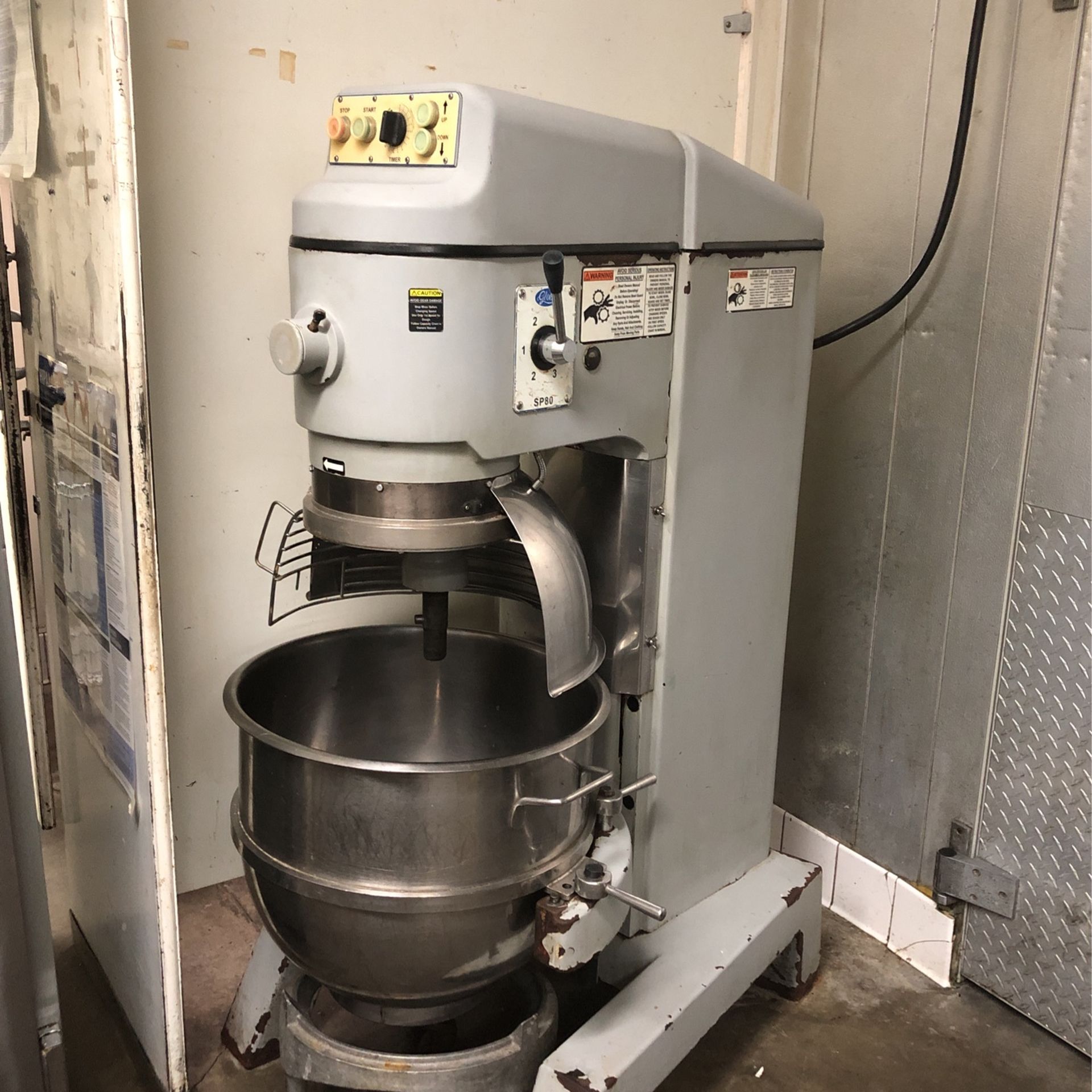 Globe Comercial Dough Mixer SP80