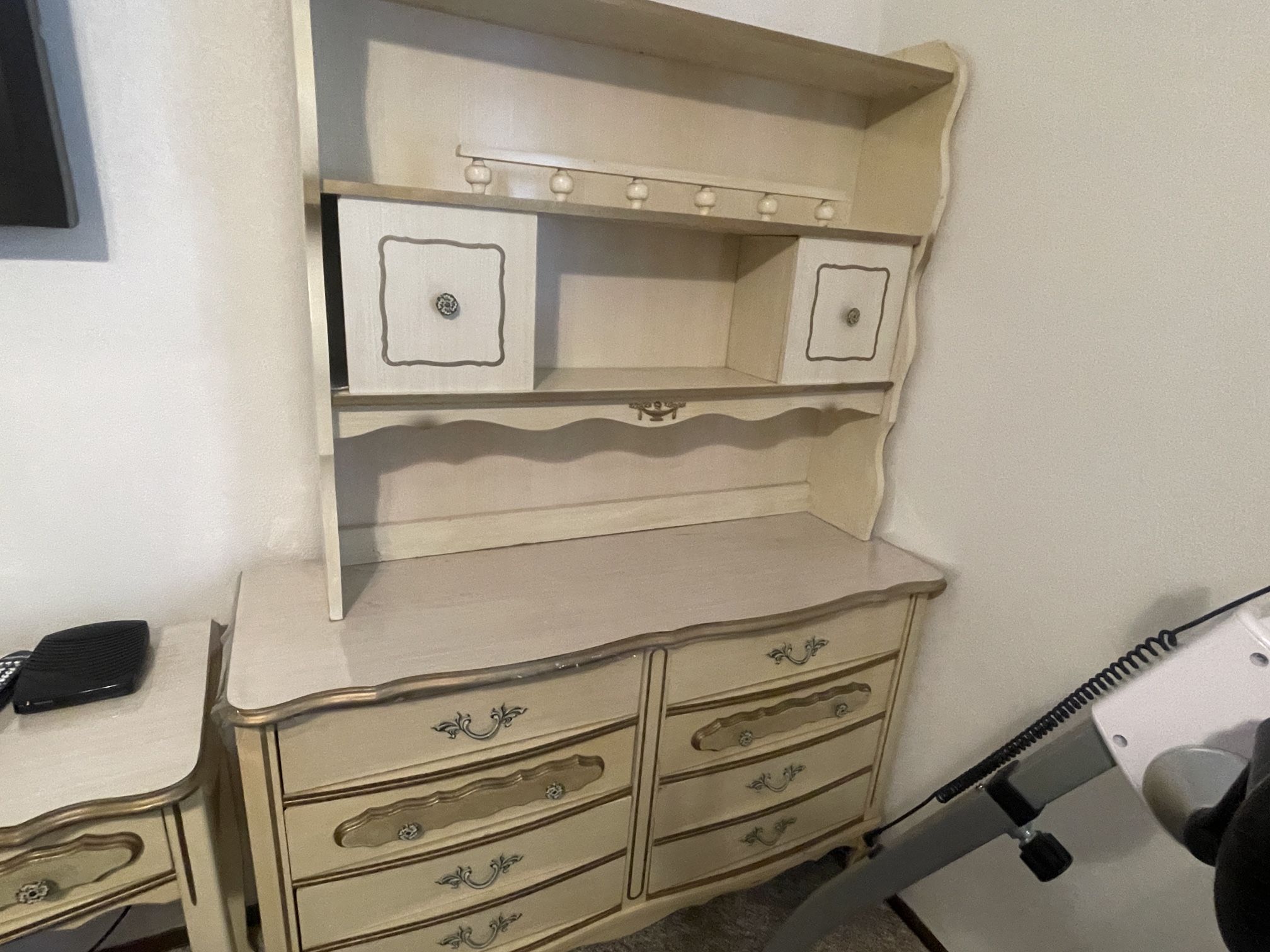 Queeb Bedroom Set
