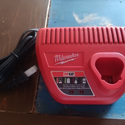 Milwaukee M12 Battery Charger 