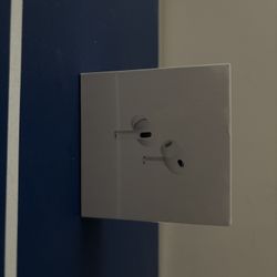 Apple AirPods Pro 2nd Gen A2968 Excellent Condition with MagSafe Charging Case