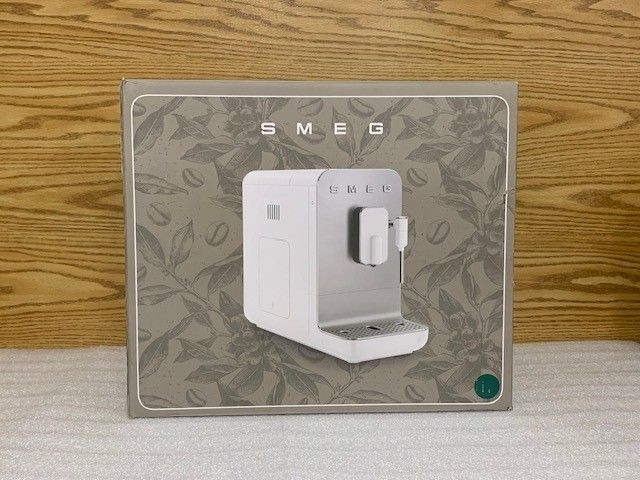 SMEG JADE Fully Automatic Coffee and Espresso Machine with Milk Frother