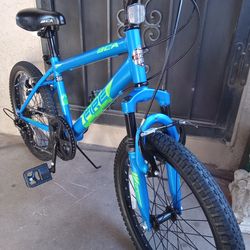 Like new BIKE BCA CROSS FIRE SIX SPEED TIRES SIZE 20 FOR BOYS