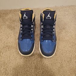 Air Jordan 1 Mid SE Craft Obsidian 4y