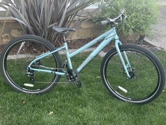 Extra small Breezer 8speed  aluminum frame with 27.5 inch wheels bike is in excellent condition there are $660 out the door