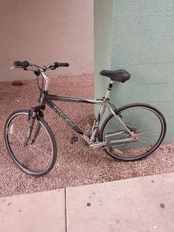 Trek 7200 Multitrack Hybrid Bike