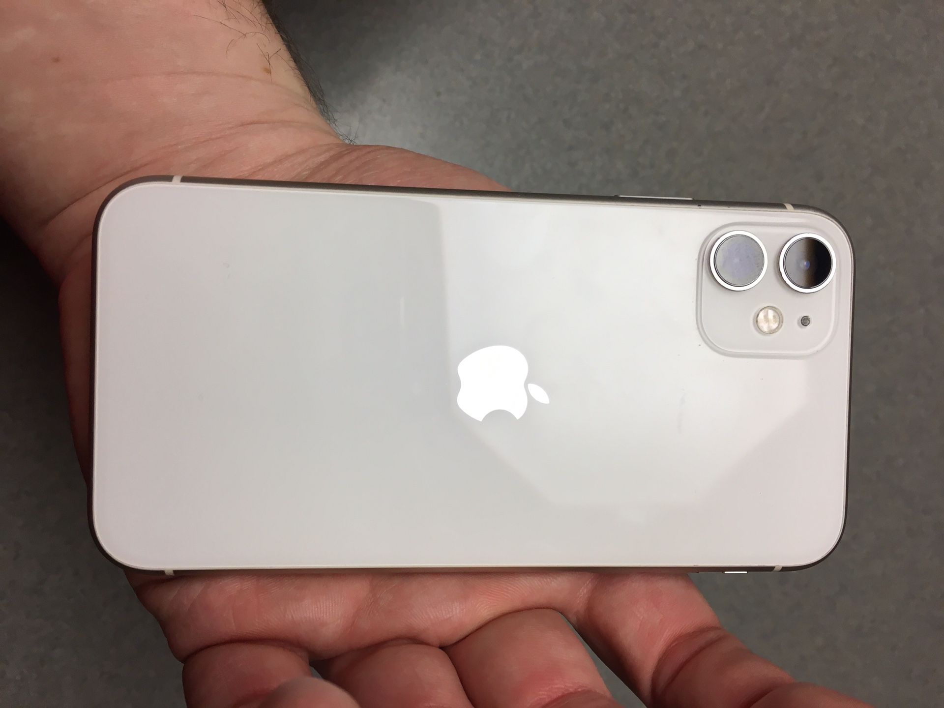 iPhone 11 Broken Screen For Parts Verizon