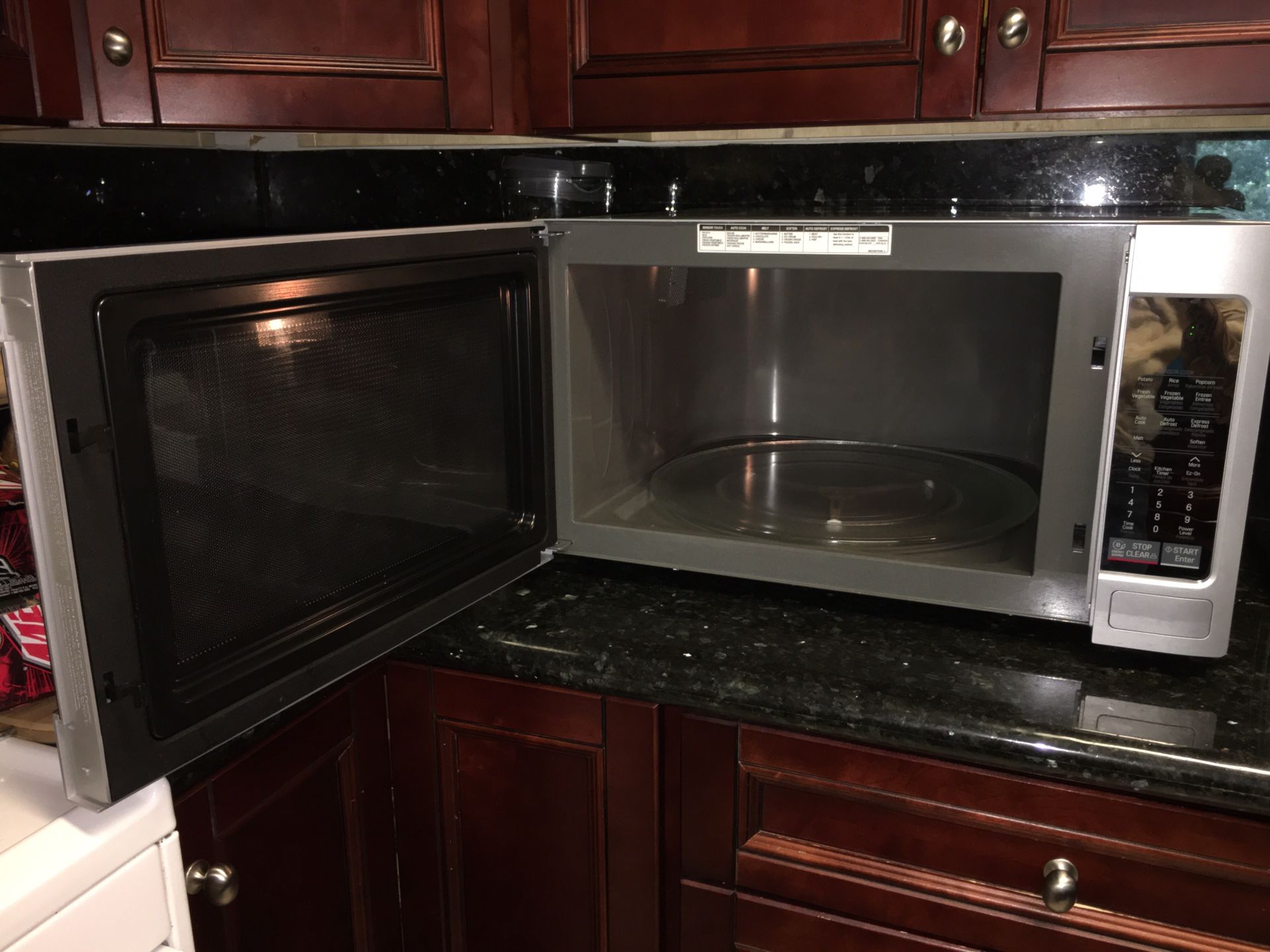 lg-2-0-cu-ft-countertop-microwave-oven-with-easyclean-model