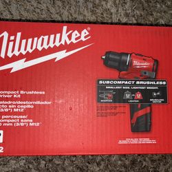 Milwaukee Drill/Driver Kit 