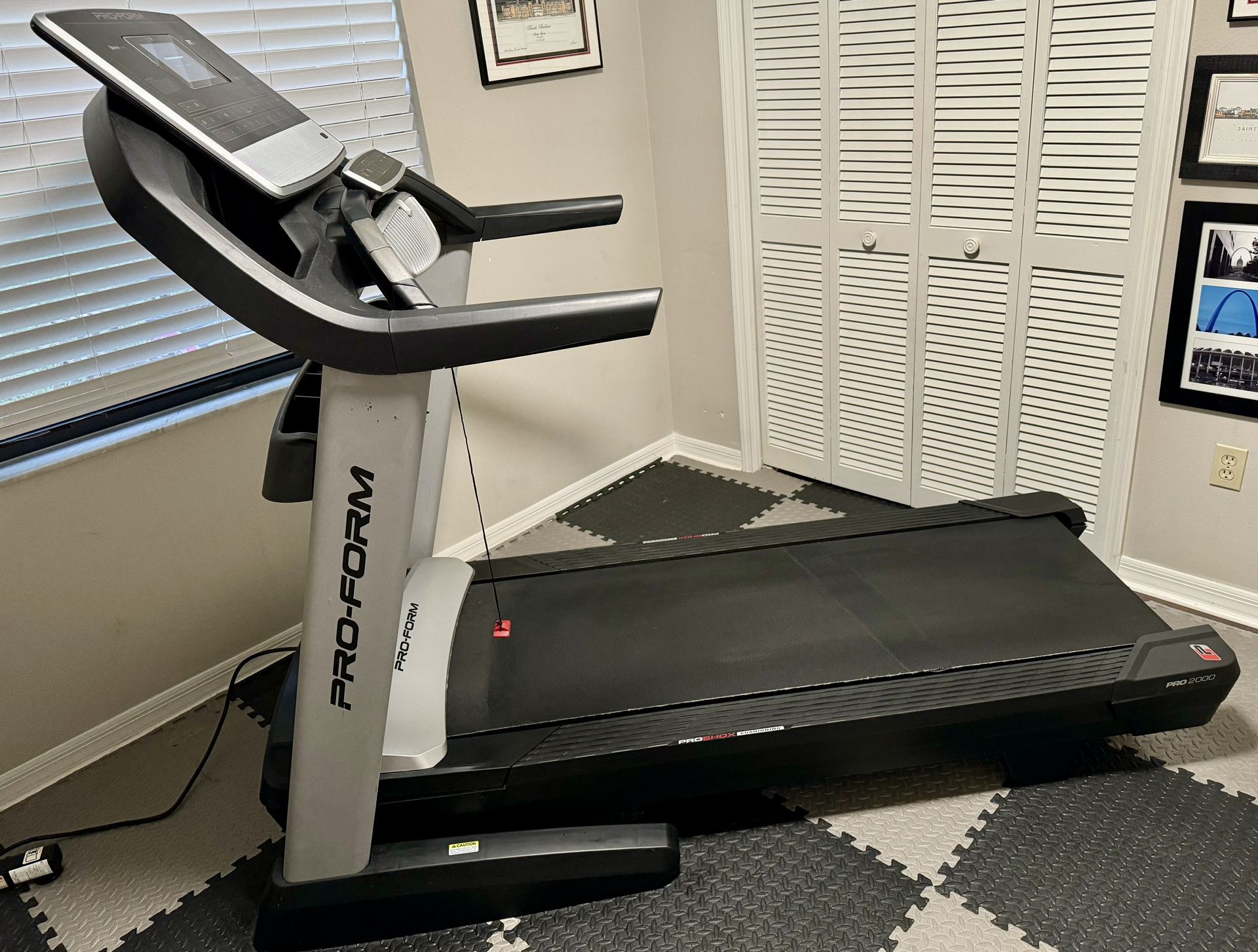 ProForm - Pro 2000 Treadmill - Black/Gray Model: PFTL13118