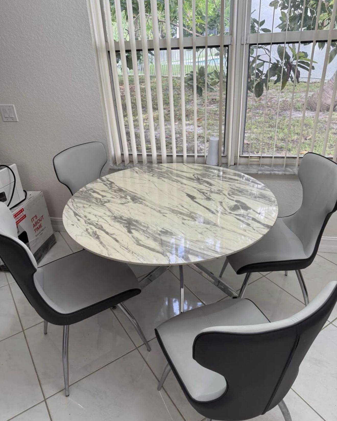 Marbled Dining table With Chairs