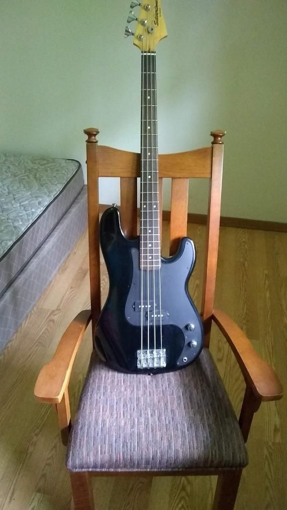 Bass Guitar Silvertone by Samick 4 strg