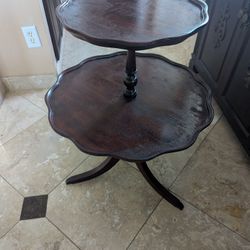 Charming two-tier table