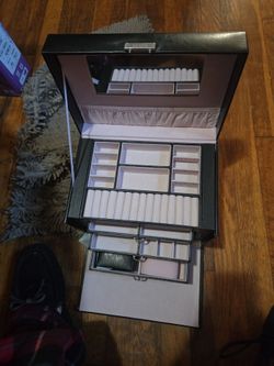 Jewelry box