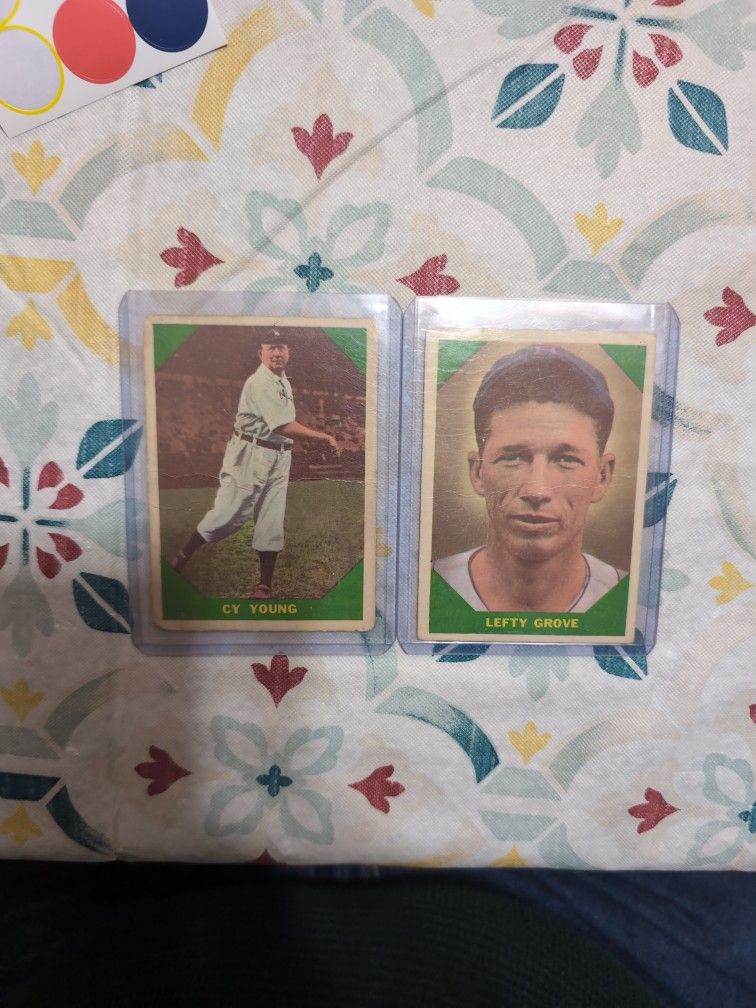 2 Card Lot Fleer. (567)