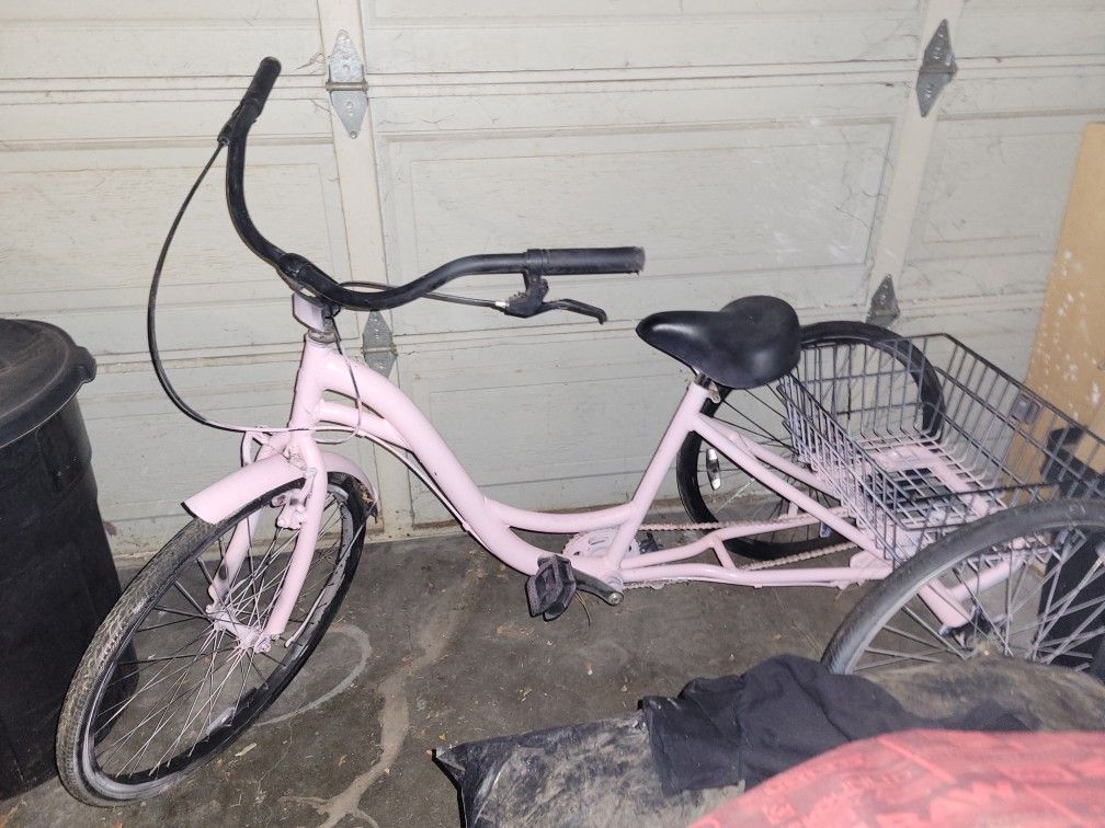 26" PINK TRYCICLE
