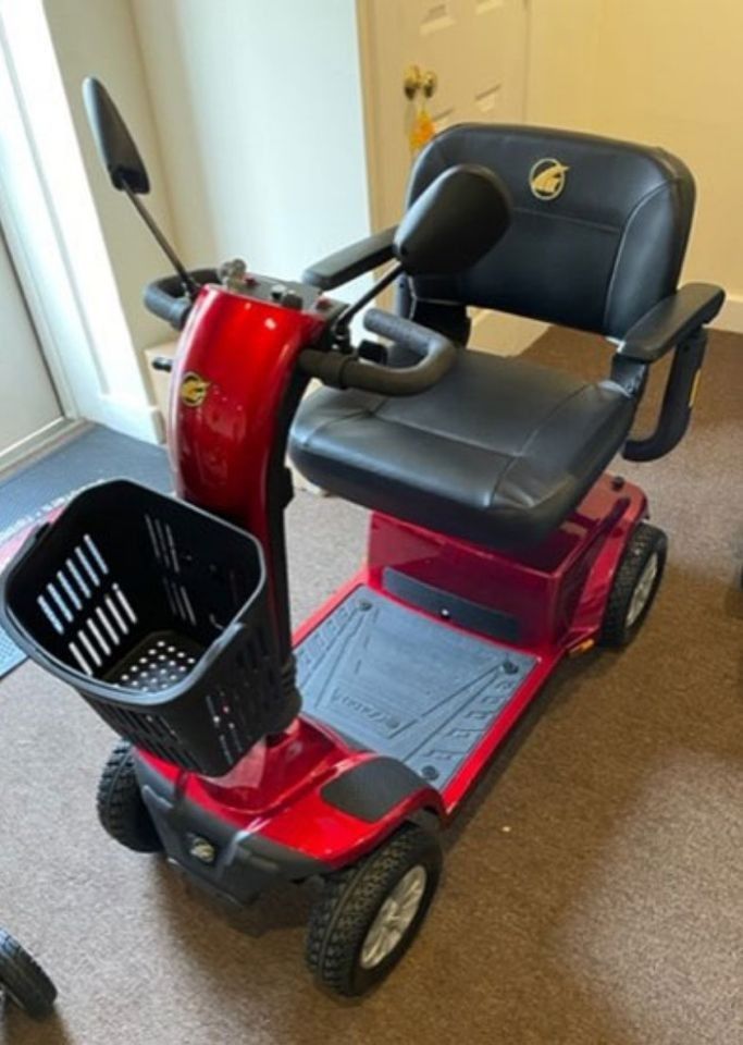 Golden Companion Mobility Scooter GC440 new battery LIKE NEW 