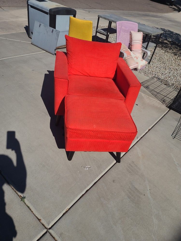 Lounge CHAIR and Ottoman
