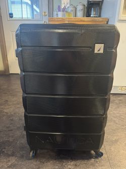 Náutica Maker Hardside Spinner Luggage 18x27 In