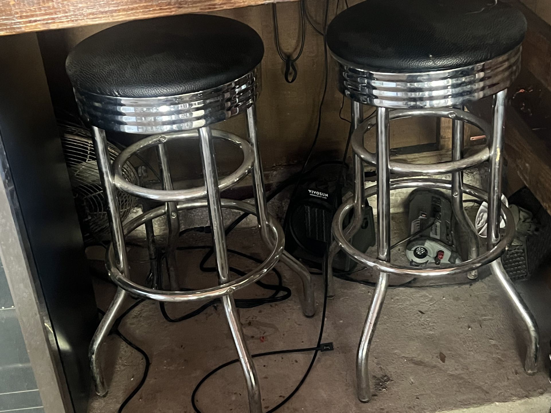 Retro 50s Style Rotating Bar Stools