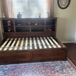 SOLID WOOD TWIN DAY BED WITH BOOK SHELF