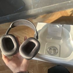 Airpod Maxes (like new)