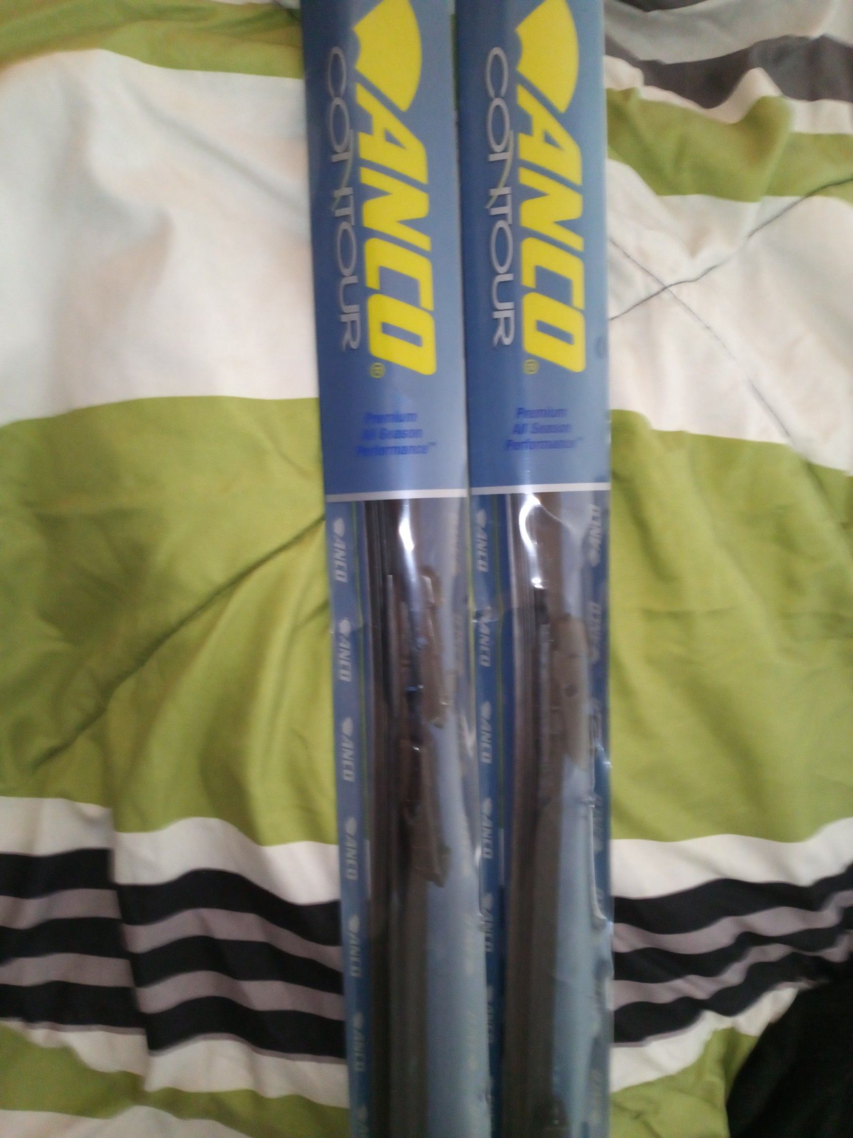 Windshield wipers for a 2013 Lincoln mkt