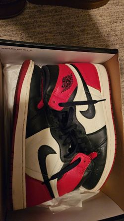 Jordan 1 bredtoe used condition 9/10 sz 10.5