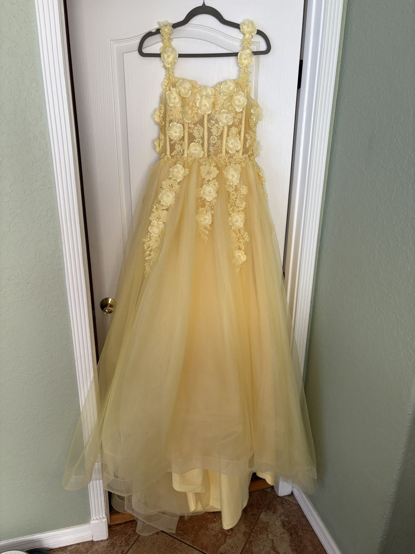 Yellow Prom/Quinceanera Dress Size 2