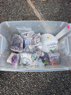 CRYSTALS, GEODES, AND ROCK ASSORTMENT