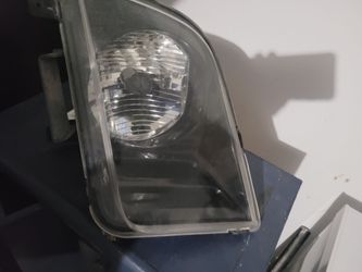 2005 Ford Mustang Headlight Assembly L&R