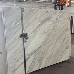 Marble Slabs – Light White with Soft Gray Veining