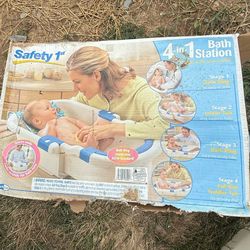 Safety 1st 4 in 1 Portable Bath Station 