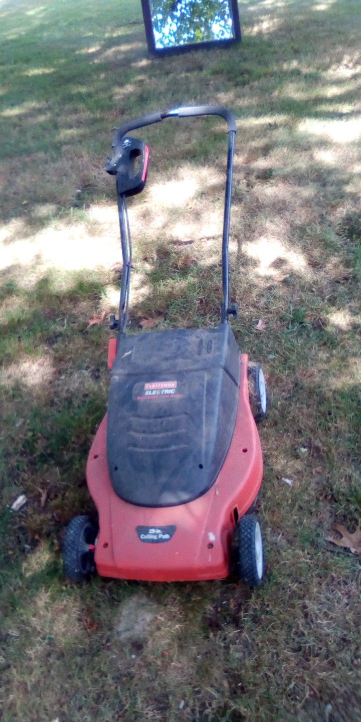 Electric lawn mower