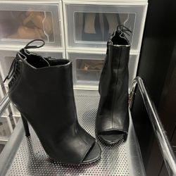 Steve Madden booties size 5