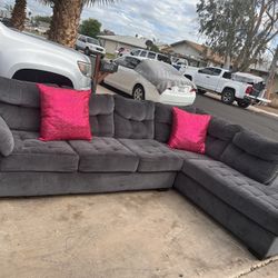 Couch Sectional Used Good Conditions. Read Description 