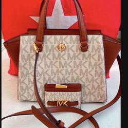 Michael Kors Set NWT  Serious inquiries only  Pick up location in the city of Pico Rivera 