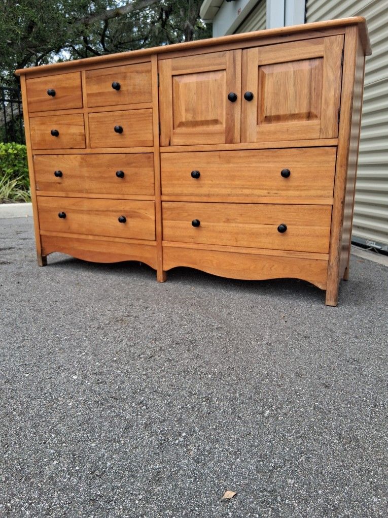 Free Delivery! Tradewins Dresser & Mirror