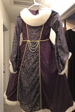 Girls size 6x princess dress. Still has tags on it