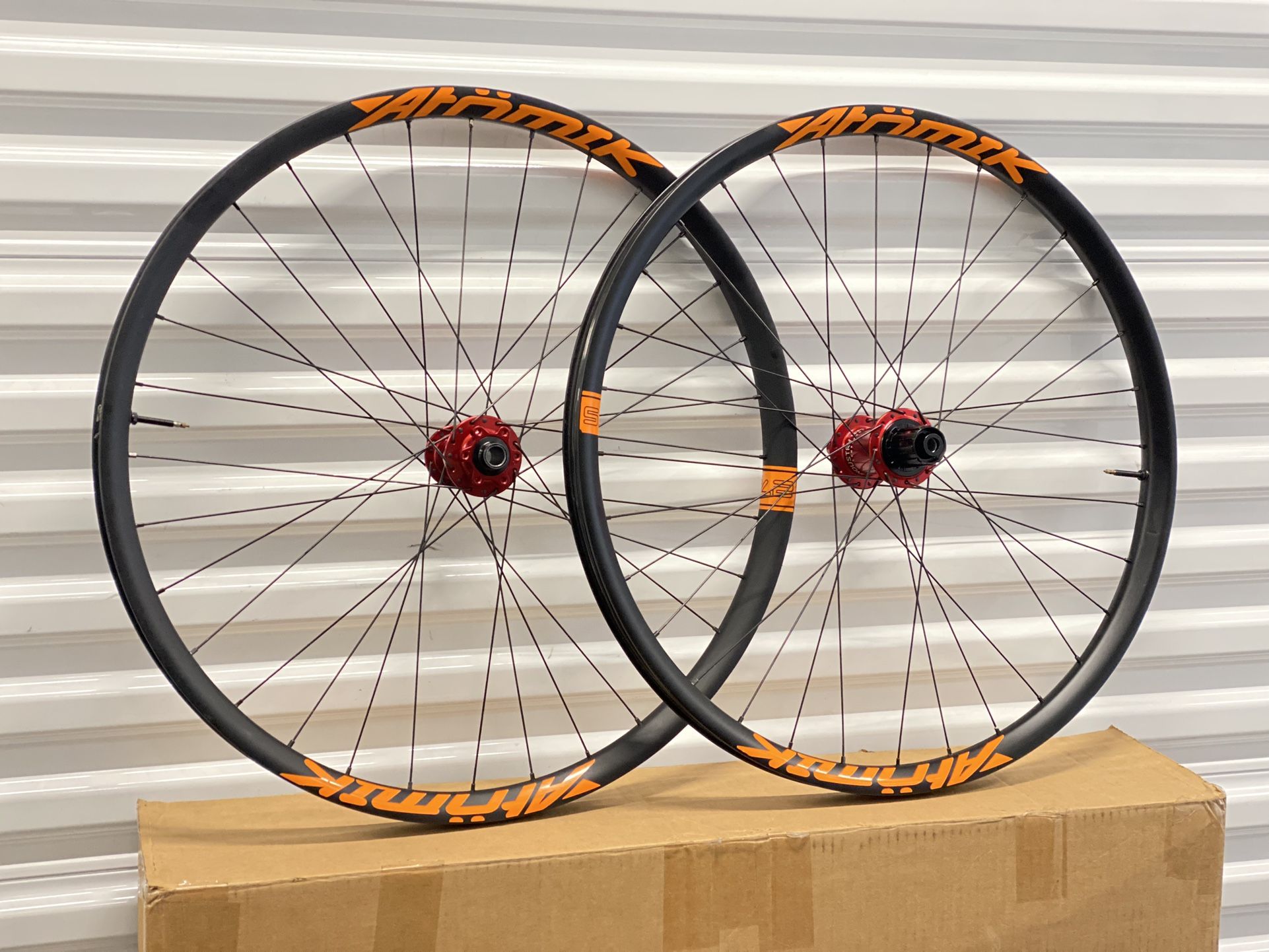 Carbon 27.5 Atomic Wheels for mountain bike  