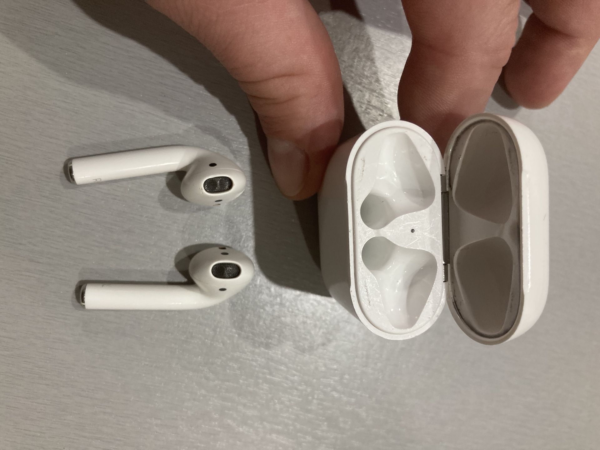 Apple AirPods With Charging Case And Changer