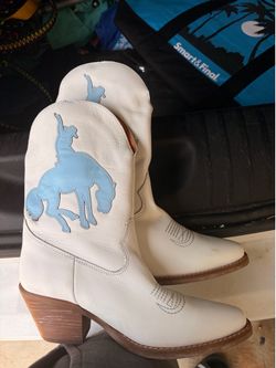 Brand new Django boots