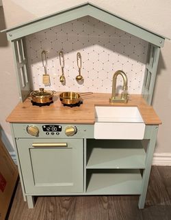Green kitchen play set