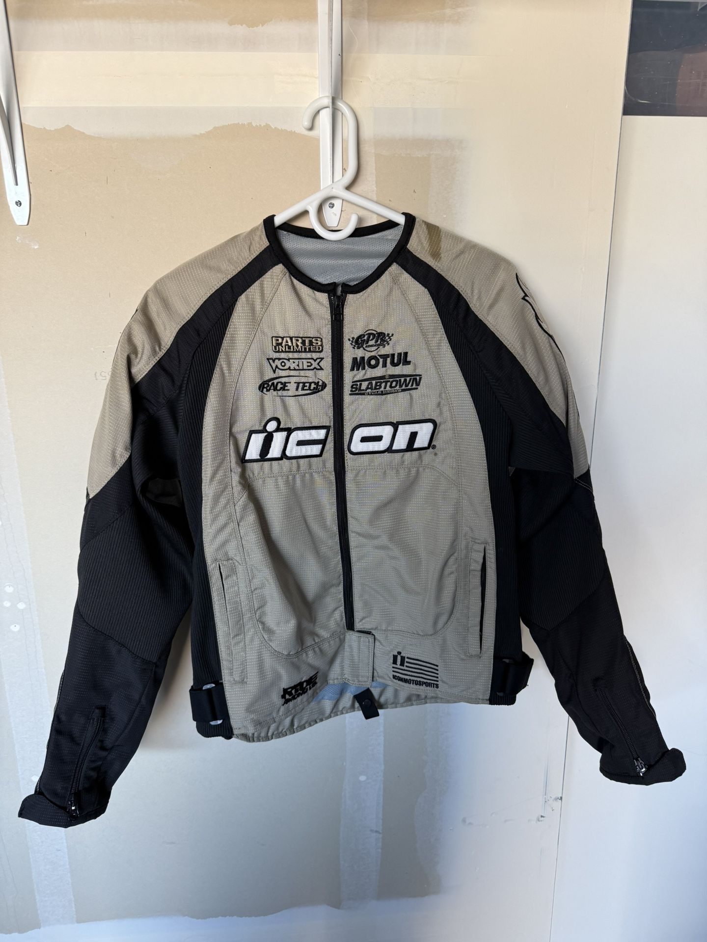 Icon Women’s Motorcycle Jacket! Like New!