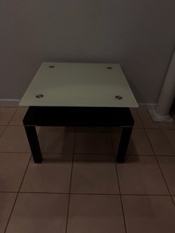 Copenhagen 2-Tier Coffee Table. Good condition