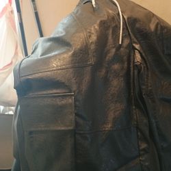 BRAND NEW MEN'S 3XL PUI LEATHER CARGO PANTS. STRING- ADJUSTABLE.