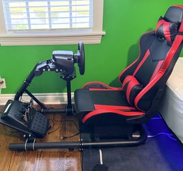 (2) Racing seat and Logitech G29 racing wheel and pedals - almost new (Gran turismo and F1)