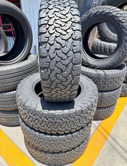 265/60/18 bfgoodrich Vendo un set de llantas  con 80% Vida en excelente condiciones de Vida las 4 🫡🤑
 Selling a set of 4 tires with 80% tread life r