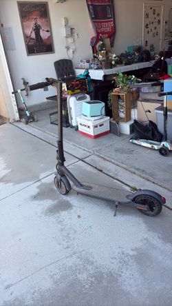 Selling electric scooter for 10$ it’s dosent have the charger but everything else is good with it