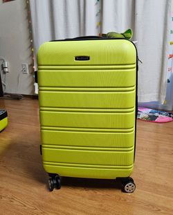 NEW Rockland 28", 24" Luggage .