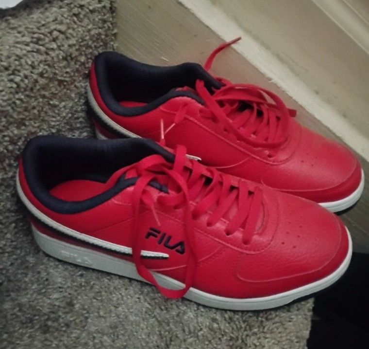 Fila Men Size 10. 4o2 383 391o